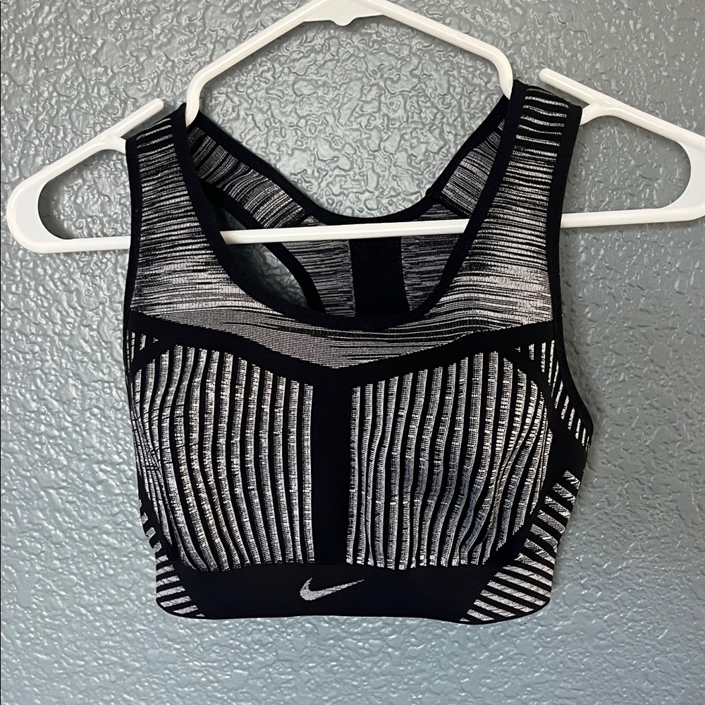 Nike Women's Striped Black and Gray Sports Bra Sz small